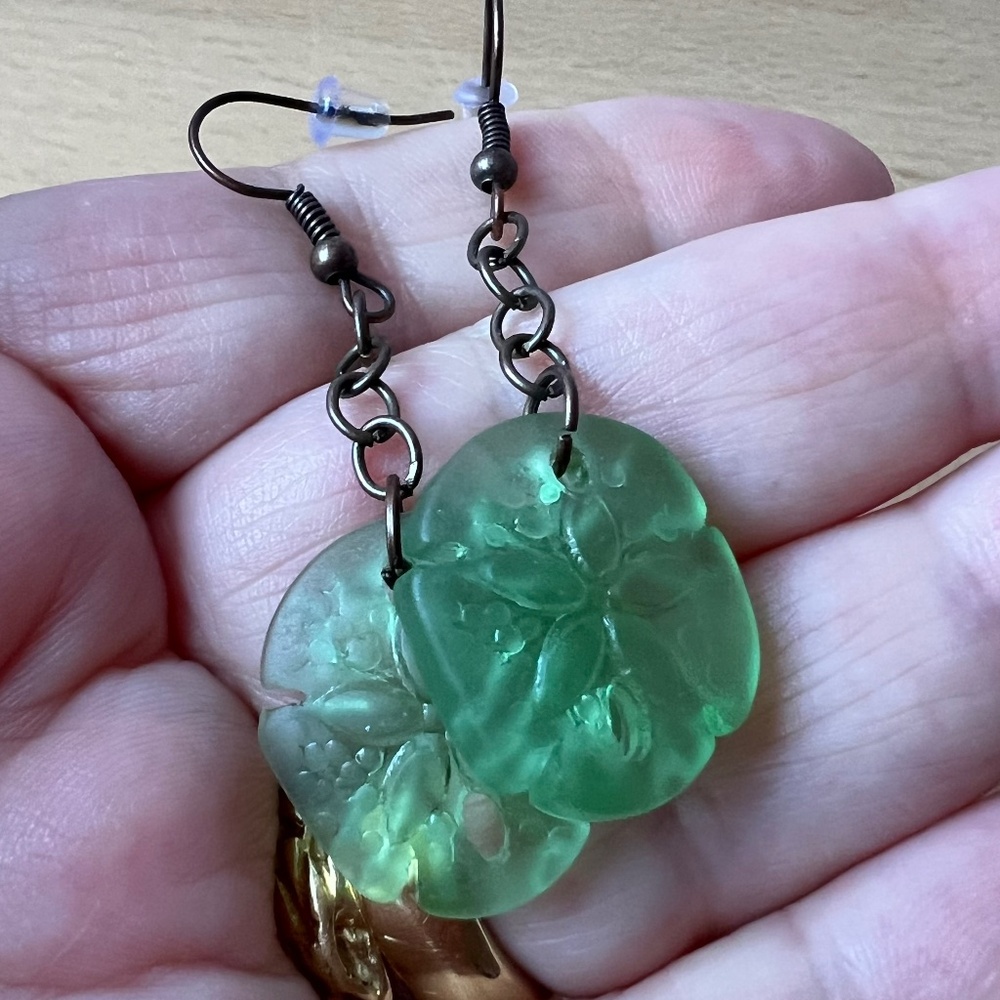 Vintage Green Frosted Carved Glass Sand Dollar Fl… - image 3